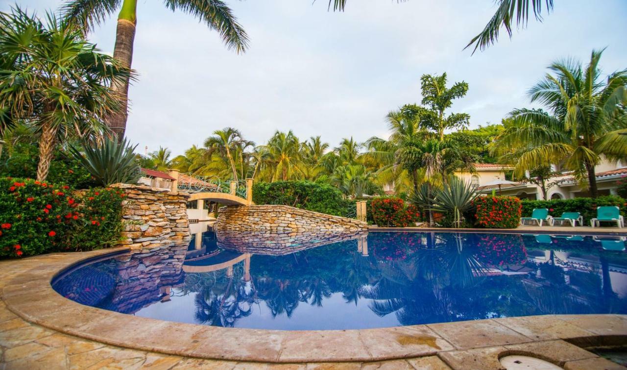 Mayan Princess Beach & Dive Resort West Bay Exterior foto